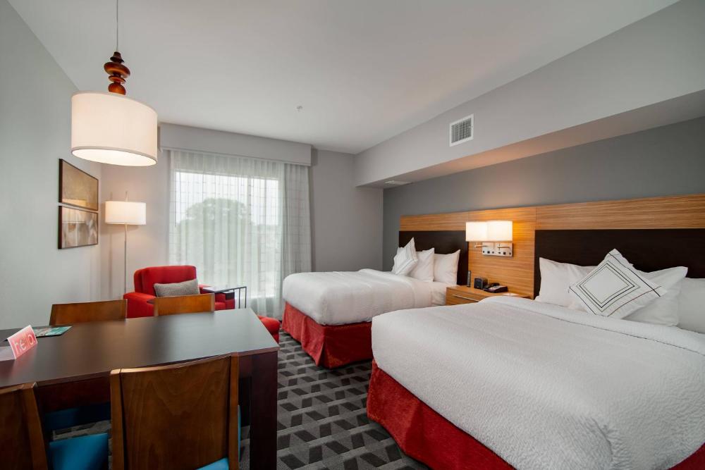 Queen Studio Suite with 2 Queen Beds interior